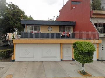 Casa de 3 habitaciones, Coyoacán · Casa Hermosa en Coyoacan de Remate Bancario a Minutos del Parque Nacional