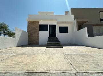 Casa · 170m² · 3 Recámaras · 2 Estacionamientos · Casa en Venta en Tequisquiapan Ubicada en Fraccionamiento Vista Alta Sup 150 m².