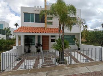 Casa de 4 habitaciones, Querétaro · Hermosa Casa Amplia en Queretaro Cumbres del Lago, de Remate Bancario