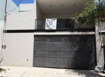 Casa · 400m² · 5 Recámaras · 3 Estacionamientos · Casa en Venta en Santa Rosa