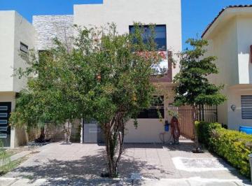 Casa · 121m² · 3 Recámaras · 2 Estacionamientos · Casa en Venta en El Campestre con Ampliación