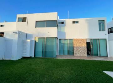 Casa · 196m² · 5 Recámaras · 2 Estacionamientos · Casa - Cholul
