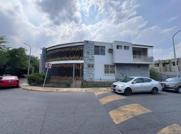 Casa de 5 habitaciones, Monterrey · Casa en Venta en Contry Monterrey Nuevo Leon