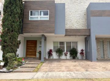 Casa de 4 habitaciones, Zapopan · Casa en Venta a 700 m del Periférico.