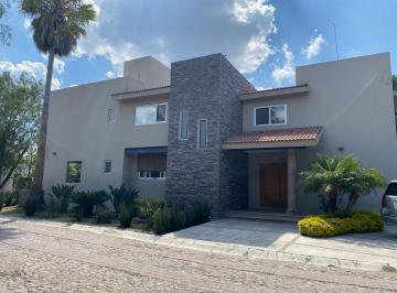 Casa · 460m² · 4 Recámaras · 6 Estacionamientos · Rento Casa en Balvanera Polo & Country Club