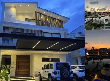 Casa · 486m² · 3 Recámaras · 3 Estacionamientos · Casa en Venta y Renta de Lujo en Isla Dorada, Zona Hotelera de Cancún