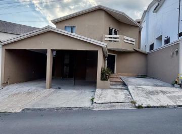 Casa · 300m² · 4 Recámaras · Casa en Venta en Colinas de San Jeronimo