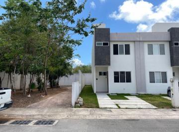 Casa · 100m² · 3 Recámaras · 2 Estacionamientos · Casa en Renta Jardines del Sur 6 Av Huayacan y Av 135 Cancun