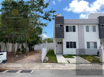 Casa · 100m² · 3 Recámaras · 2 Estacionamientos · Casa en Renta Jardines del Sur 6 Av Huayacan y Av 135 Cancun