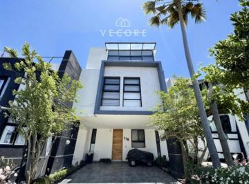 1 · Casa en Venta en Altavista Residencial, Zapopan
