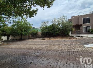Terreno / Lote · 26m² · Terreno en Venta en Paseo Arboledas en Fraccionamiento Arboledas, Colima