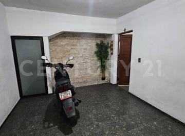 Casa · 201m² · 3 Recámaras · 1 Estacionamiento · Casa en Venta, en Jardines de Santa Clara, ecatepec Estado de Mexico