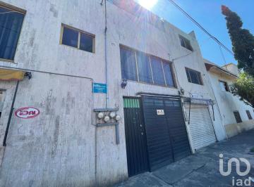 Casa · 140m² · 4 Recámaras · 1 Estacionamiento · Venta de Casa con 3 Locales Comerciales y 3 Departamentos Independientes
