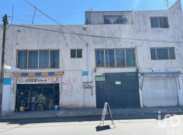 Casa · 140m² · 4 Recámaras · 1 Estacionamiento · Venta de Casa con 3 Locales Comerciales y 3 Departamentos Independientes