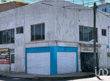Casa · 378m² · 4 Recámaras · 1 Estacionamiento · Venta de Casa con 3 Locales Comerciales y 3 Departamentos Independientes