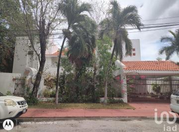 Casa · 450m² · 4 Recámaras · 2 Estacionamientos · Disfruta de Amplios Espacios y Una Excelente Calidad de Vida, Casa en Venta en Residencial Campestre