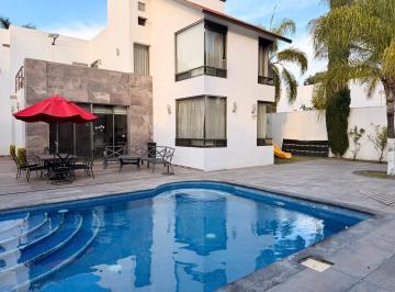 Casa · 380m² · 4 Recámaras · Casa - Fraccionamiento Villas del Mesón