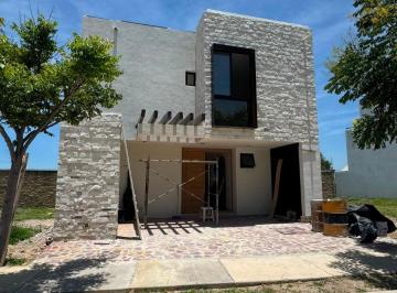 Casa de 3 habitaciones, León · Casa en Preventa Mayorca Residencial Leon Gto Zona Sur. Frente Área Verde