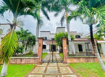 Casa de 4 habitaciones, Cancún · Casa en Renta 4 Recs con Alberca y Jardín en Cancún