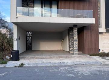 Casa de 4 habitaciones, Santiago · Casa en Venta en Santiago Nuevo Leon