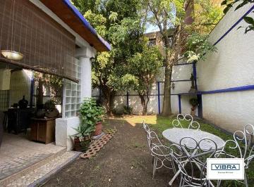 Casa · 320m² · 4 Recámaras · 2 Estacionamientos · Amplia Casa con Jardín en El Centro de Tlalpan a La Venta