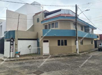 Casa de 6 habitaciones, Uruapan · Casa de 6 Recamaras, en Residencial Cupatitzio, Uruapan