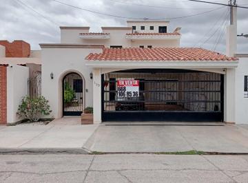 Casa de 3 habitaciones, Ahome · Casa en Venta Colonia Scally en Los Mochis con Cochera Para 5 Autos