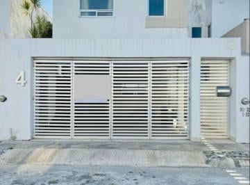Casa de 3 habitaciones, Cancún · Casa en Renta en Av Huayacan en Fraccionamiento Isla Axul