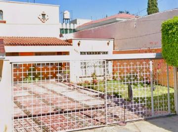 Casa de 4 habitaciones, Guadalajara · Jardines Alcalde, Amplia Casa en Venta