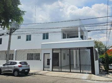 Casa de 2 habitaciones, Guadalajara · Casa con Salón Multifuncional de 100 m² y Estacionamiento P 7 Autos en Esquina en Jardines de La Cru