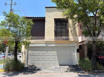 Casa · 130m² · 3 Recámaras · 2 Estacionamientos · Casa en Renta en Jardines de San Patricio