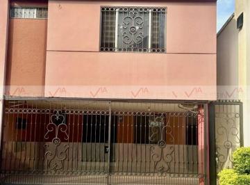 Casa · 277m² · 5 Recámaras · 2 Estacionamientos · Casa en Venta en Paseo de Cumbres