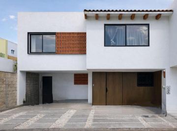 Casa · 309m² · 4 Recámaras · Casa en Venta en Zerezotla