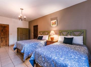 Casa · 236m² · 4 Recámaras · Casa en Venta en Calle Relox