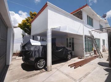 Casa · 260m² · 5 Recámaras · 6 Estacionamientos · Casa en Venta en Parres El Guarda en Tlalpan