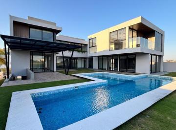 Casa · 930m² · 5 Recámaras · 10 Estacionamientos · Casa en Venta Punta Tiburón Riviera Veracruzana