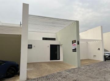 Casa de 3 habitaciones, Zapopan · Casa Nueva a Estrenar en Las Cañadas Country Club (Piscina Privada en Club Social de La Reserva,)