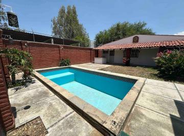 Quinta · 200m² · 2 Recámaras · 9 Estacionamientos · Venta Casa de Campo con Alberca en Campestre San Isidro