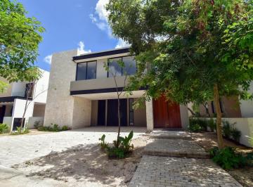 Casa · 514m² · 4 Recámaras · 2 Estacionamientos · Casa en Venta en El Yucatán Country Club
