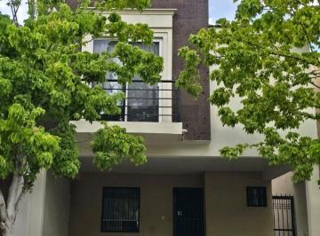 Casa de 3 habitaciones, Saltillo · Casa en Renta en Saltillo Al Centro en Fraccionamiento Cerrado Altaria Sin Muebles