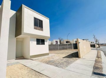 Casa de 3 habitaciones, Juárez · Valmoral Residencial. Nueva. 240 m² Terreno - Semiamueblada