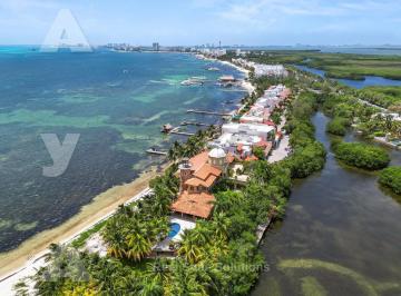 Casa · 1600m² · 7 Recámaras · 6 Estacionamientos · Casa en Venta, Lujo en Ocean Front, 7 Recámaras, 2 Piscinas, Zona Hotelera, Cancún