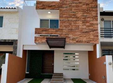 Casa · 220m² · 3 Recámaras · 2 Estacionamientos · Casa en Venta Zona Norte en León, Guanajuato La Foresta