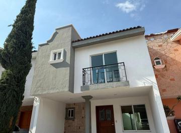 Casa · 106m² · 3 Recámaras · 2 Estacionamientos · Casa en Venta en Valdepeñas