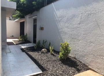 9226f238aeb695ca80b05e03d55cd1414ddf1e3114a5e94b3a93fa34f6d47d6b · Casa en Venta en Calle Tranquila