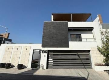 Casa · 256m² · 3 Recámaras · 2 Estacionamientos · Casa con Alberca en Venta en Porto Cumbres, García, Nuevo León