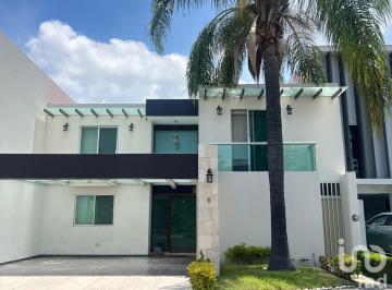 Casa · 350m² · 5 Recámaras · 2 Estacionamientos · Casa en Renta en Lomas de Angelópolis I