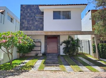 Casa de 4 habitaciones, Tlajomulco de Zúñiga · Hermosa Residencia en Exclusivo Coto Privado, Rodeado de Áreas Verdes
