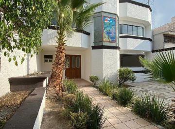 Casa · 197m² · 4 Recámaras · 2 Estacionamientos · Casa en Renta, Jardines de Querétaro, 4 Recamaras