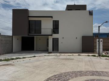 Casa · 180m² · 3 Recámaras · 2 Estacionamientos · Casa en Preventa